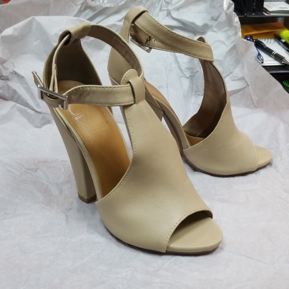 Tan peep toe heels - Picture 2 of 4